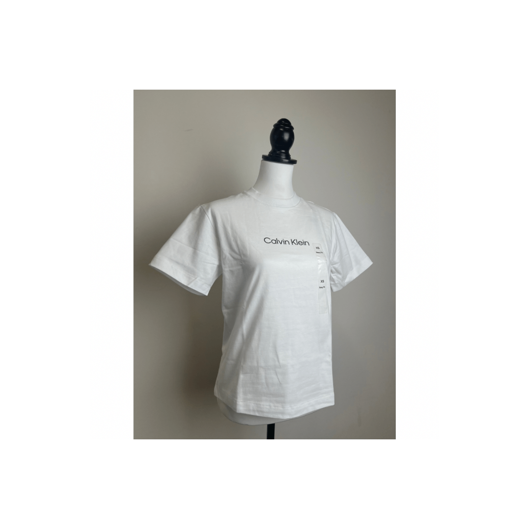 【Calvin Klein】リラックスフィット スタンダード ロゴ クルーネック T シャツ　Relaxed Fit Standard Logo Crewneck T-Shirt - 画像 (2)